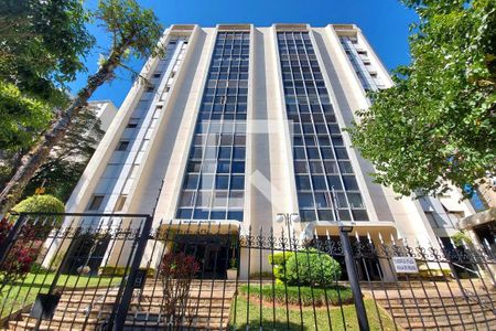 Apartamento à venda com 200m², 3 quartos e 2 vagas Apartamento à venda com 200m², 3 quartos e 2 vagasFachada