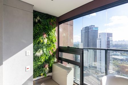 Varanda de kitnet/studio para alugar com 1 quarto, 29m² em Indianópolis, São Paulo