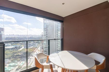 Varanda de kitnet/studio para alugar com 1 quarto, 29m² em Indianópolis, São Paulo