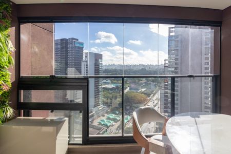 Varanda de kitnet/studio para alugar com 1 quarto, 29m² em Indianópolis, São Paulo