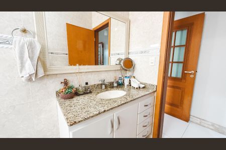 Casa à venda com 300m², 4 quartos e 2 vagasLavabo