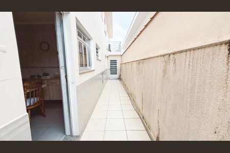 Casa à venda com 300m², 4 quartos e 2 vagasCorredor