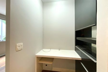 Canto de estudo de apartamento à venda com 3 quartos, 130m² em Santa Lúcia, Belo Horizonte