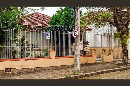 Casa à venda com 200m², 4 quartos e 5 vagasFachada