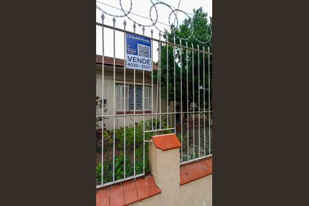 Casa à venda com 200m², 4 quartos e 5 vagasFachada