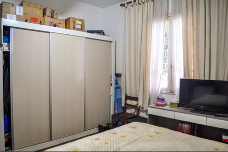 Casa à venda com 200m², 4 quartos e 5 vagasQuarto