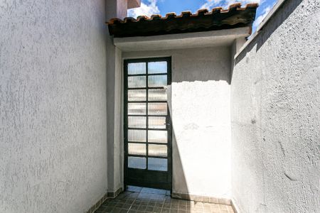 Casa à venda com 270m², 3 quartos e 1 vaga Casa à venda com 270m², 3 quartos e 1 vagaCorredor