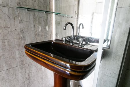 Casa à venda com 270m², 3 quartos e 1 vaga Casa à venda com 270m², 3 quartos e 1 vagaBanheiro 1