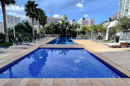 Apartamento para alugar com 242m², 3 quartos e 3 vagas Apartamento para alugar com 242m², 3 quartos e 3 vagasÁrea comum - Piscina