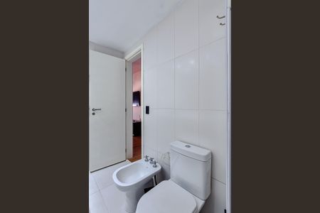 Apartamento para alugar com 242m², 3 quartos e 3 vagas Apartamento para alugar com 242m², 3 quartos e 3 vagasBanheiro da Suíte 1