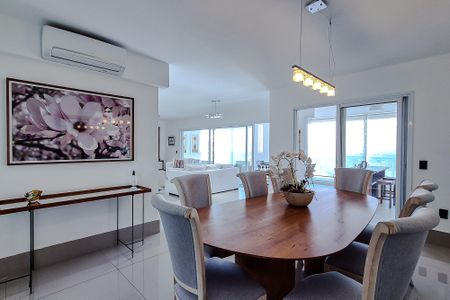 Apartamento para alugar com 242m², 3 quartos e 3 vagas Apartamento para alugar com 242m², 3 quartos e 3 vagasSala