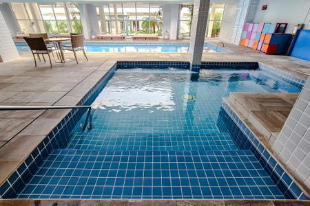 Apartamento para alugar com 242m², 3 quartos e 3 vagas Apartamento para alugar com 242m², 3 quartos e 3 vagasÁrea comum - Piscina