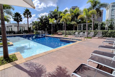 Apartamento para alugar com 242m², 3 quartos e 3 vagas Apartamento para alugar com 242m², 3 quartos e 3 vagasÁrea comum - Piscina