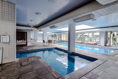 Apartamento para alugar com 242m², 3 quartos e 3 vagas Apartamento para alugar com 242m², 3 quartos e 3 vagasÁrea comum - Piscina
