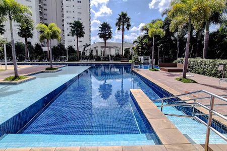 Apartamento para alugar com 242m², 3 quartos e 3 vagas Apartamento para alugar com 242m², 3 quartos e 3 vagasÁrea comum - Piscina