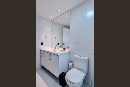 Apartamento para alugar com 242m², 3 quartos e 3 vagas Apartamento para alugar com 242m², 3 quartos e 3 vagasBanheiro da Suíte 2