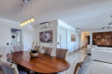 Apartamento para alugar com 242m², 3 quartos e 3 vagas Apartamento para alugar com 242m², 3 quartos e 3 vagasSala