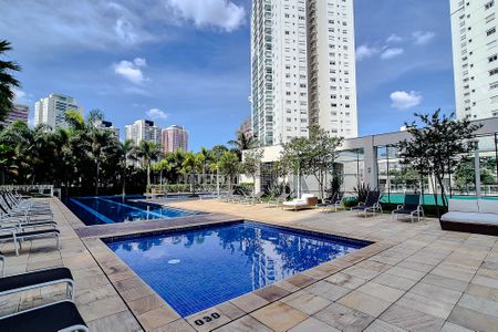 Apartamento para alugar com 242m², 3 quartos e 3 vagas Apartamento para alugar com 242m², 3 quartos e 3 vagasÁrea comum - Piscina