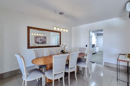 Apartamento para alugar com 242m², 3 quartos e 3 vagas Apartamento para alugar com 242m², 3 quartos e 3 vagasSala