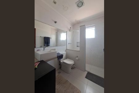 Casa para alugar com 172m², 4 quartos e 2 vagasBanheiro Social