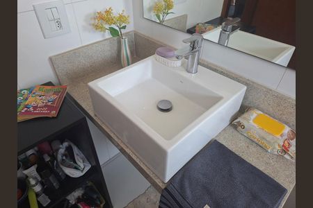 Casa para alugar com 172m², 4 quartos e 2 vagasBanheiro Social