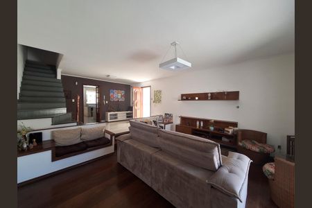 Casa para alugar com 172m², 4 quartos e 2 vagasSala