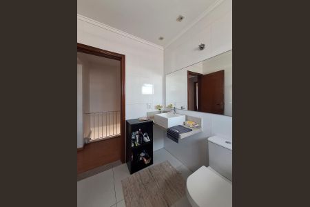 Casa para alugar com 172m², 4 quartos e 2 vagasBanheiro Social