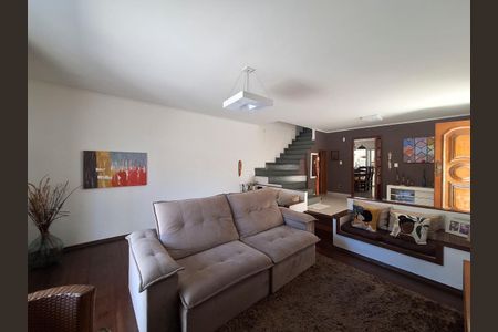 Casa para alugar com 172m², 4 quartos e 2 vagasSala