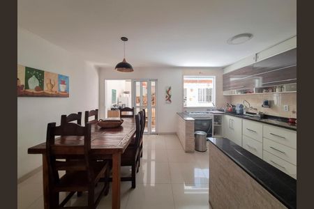 Casa para alugar com 172m², 4 quartos e 2 vagasCozinha