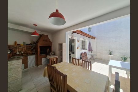 Casa para alugar com 172m², 4 quartos e 2 vagasQuintal