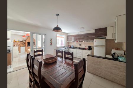 Casa para alugar com 172m², 4 quartos e 2 vagasCozinha