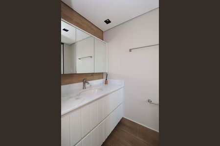 Apartamento à venda com 84m², 2 quartos e 2 vagas Apartamento à venda com 84m², 2 quartos e 2 vagasBanheiro da Suíte