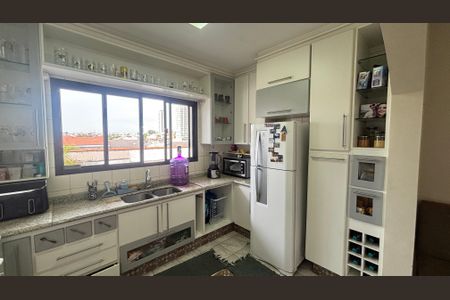 Casa à venda com 250m², 3 quartos e 6 vagas Casa à venda com 250m², 3 quartos e 6 vagasCozinha
