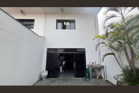 Casa à venda com 250m², 3 quartos e 6 vagas Casa à venda com 250m², 3 quartos e 6 vagasQuintal