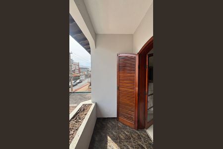 Casa à venda com 250m², 3 quartos e 6 vagas Casa à venda com 250m², 3 quartos e 6 vagasSuite Varanda