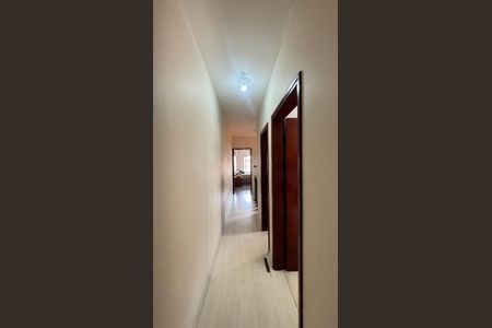 Casa à venda com 250m², 3 quartos e 6 vagas Casa à venda com 250m², 3 quartos e 6 vagasCorredor