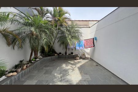 Casa à venda com 250m², 3 quartos e 6 vagas Casa à venda com 250m², 3 quartos e 6 vagasQuintal