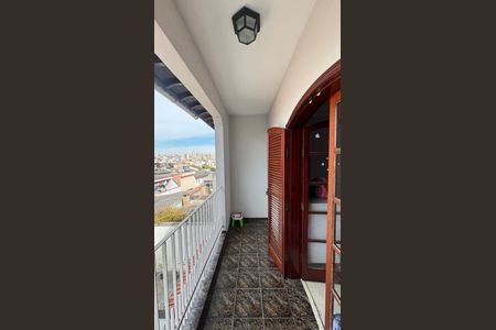 Casa à venda com 250m², 3 quartos e 6 vagas Casa à venda com 250m², 3 quartos e 6 vagasQuarto 2 Varanda