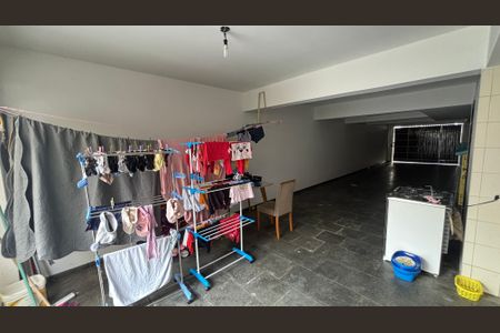 Casa à venda com 250m², 3 quartos e 6 vagas Casa à venda com 250m², 3 quartos e 6 vagasGaragem - Quintal