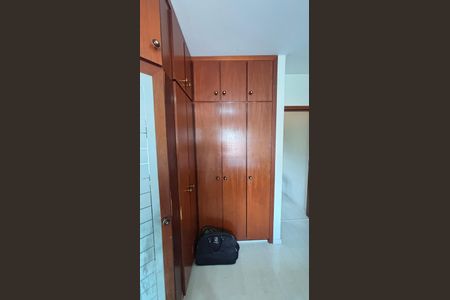 Casa à venda com 250m², 3 quartos e 6 vagas Casa à venda com 250m², 3 quartos e 6 vagasSuite