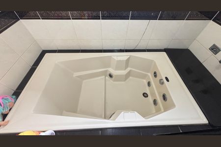 Casa à venda com 250m², 3 quartos e 6 vagas Casa à venda com 250m², 3 quartos e 6 vagasBanheiro da Suíte