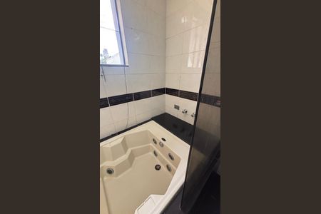 Casa à venda com 250m², 3 quartos e 6 vagas Casa à venda com 250m², 3 quartos e 6 vagasBanheiro da Suíte