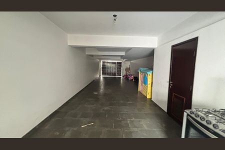 Casa à venda com 250m², 3 quartos e 6 vagas Casa à venda com 250m², 3 quartos e 6 vagasGaragem - Quintal