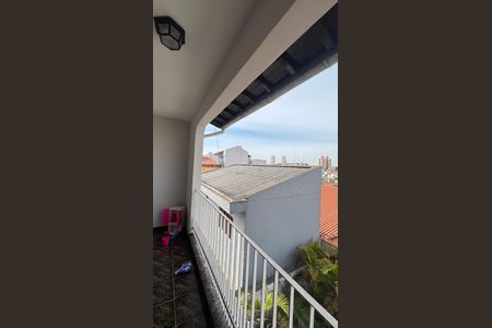 Casa à venda com 250m², 3 quartos e 6 vagas Casa à venda com 250m², 3 quartos e 6 vagasQuarto 2 Varanda