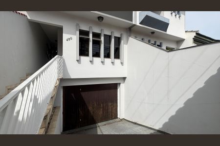 Casa à venda com 250m², 3 quartos e 6 vagas Casa à venda com 250m², 3 quartos e 6 vagasEntrada