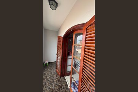 Casa à venda com 250m², 3 quartos e 6 vagas Casa à venda com 250m², 3 quartos e 6 vagasQuarto 2 Varanda