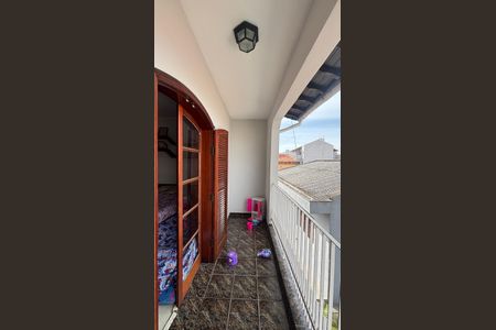 Casa à venda com 250m², 3 quartos e 6 vagas Casa à venda com 250m², 3 quartos e 6 vagasQuarto 2 Varanda