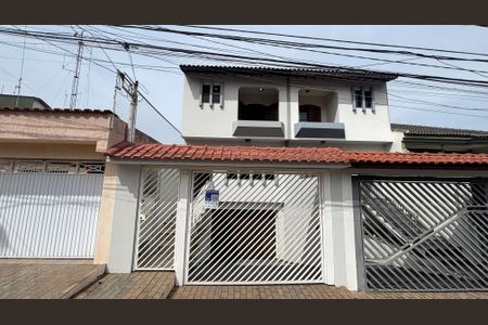Casa à venda com 250m², 3 quartos e 6 vagas Casa à venda com 250m², 3 quartos e 6 vagasFachada