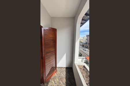 Casa à venda com 250m², 3 quartos e 6 vagas Casa à venda com 250m², 3 quartos e 6 vagasSuite Varanda