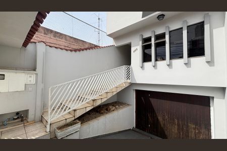 Casa à venda com 250m², 3 quartos e 6 vagas Casa à venda com 250m², 3 quartos e 6 vagasEntrada